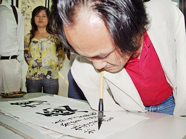 入選獎(jiǎng)《無臂書法家》 上海 夏冠南.jpg